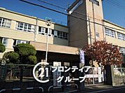 門真市立第二中学校 徒歩9分。 690m