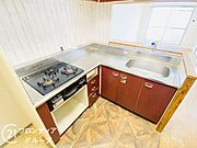 対面式キッチンで、ご家族とお話しながらお料理ができる楽しい空間です