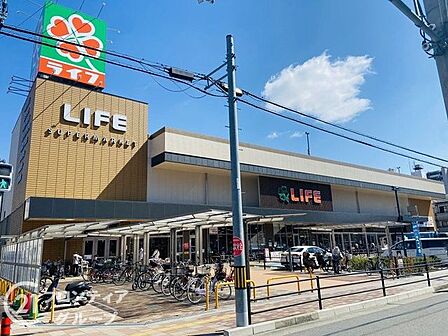 ライフ守口滝井店 徒歩8分。 580m