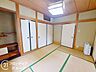 子供部屋：「登美ケ丘小学校」まで徒歩約9分とお子様の通学も安心！学習机やベッドを配置してもゆとりがあり、居心地の良い子供部屋になります。