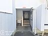 エントランス：きれいに清掃が行き届いたマンションのエントランス。日々のメンテナンスがしっかりされており、住まう方の品格と安心感を与えてくれる空間です。