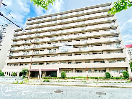 圧倒的な存在感を放つ気品に満ちた佇まい！邸宅としての誇りと美意識が細部まで宿る意匠は、訪れる人々を魅了し、日常に特別な輝きを添えてくれる洗練された都心レジデンスの極み！