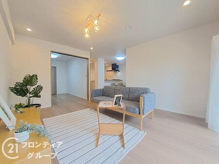 【全国1位の実績と信頼】弊社は昨年度売上・契約件数全国実績第1位！フロンティアグループでは、関西エリアを中心に7800件以上の物件情報を公開中。複数の物件をまとめてご案内することも可能。
