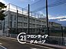 周辺：東大阪市立英田中学校 英田中学校まで徒歩約13分。部活動や学校行事で帰宅が遅くなる時期でも負担になりにくく、勉強とスポーツを両立しやすい、親御様も安心できる中学校の立地です。 1030m
