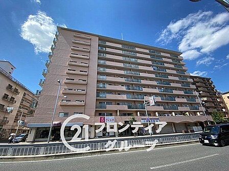住まい探しで後悔しないためのポイントをスタッフがお伝えします。検討中の方もそうでない方も、まずは一度お話を聞かせてください