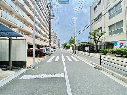 写真だけではわからない採光・広さ・周辺環境の実感は、実際に足を運んでみることが一番です。ご見学はいつでもご予約いただけます