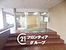 エントランス：綺麗に清掃・管理された開放感あふれるエントランスです。居住者や訪れる人を優しく出迎えてくれます。