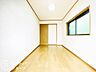 洋室：住まい選びは、価格や立地だけでなく、将来の暮らし方まで含めて考えることが大切です。今の段階で気になっていることを、まずスタッフに話してみてください