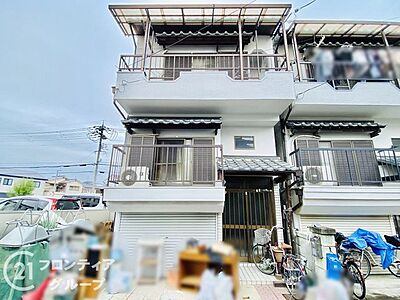 外観:丁寧に手入れされた美しい外観と落ち着いたトーンの窓周りが魅力的です!周辺の街並みに自然となじむ上品なデザインが、住まう方のセンスとこだわりを心地よく物語っていますね 外観:丁寧に手入れされた美しい外観と落ち着いたトーンの窓周りが魅力的です!周辺の街並みに自然となじむ上品なデザインが、住まう方のセンスとこだわりを心地よく物語っていますね