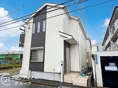 外観:自然素材を活かした外観は、温かみのある雰囲気を演出します。自然との調和を感じる住まいです。 外観:自然素材を活かした外観は、温かみのある雰囲気を演出します。自然との調和を感じる住まいです。