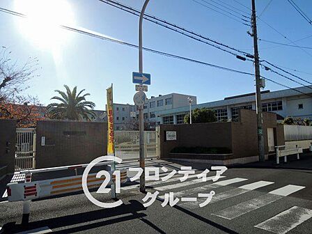 大阪市立東淡路小学校 徒歩11分。 830m