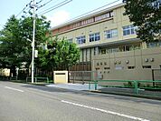 練馬区立豊玉南小学校まで約364m