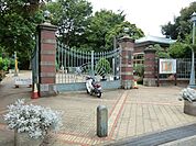 蚕糸の森公園まで約362m
