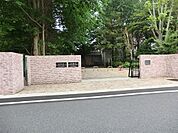 練馬区立大泉中学校まで約240m