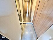 【画像処理技術で家具を消し、空室を再現しています。】【Entrance】玄関