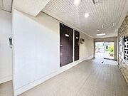 【Entrance hall】エントランスホール