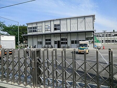 板橋区立赤塚第二中学校まで約940m