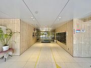 【Entrance hall】エントランスホール