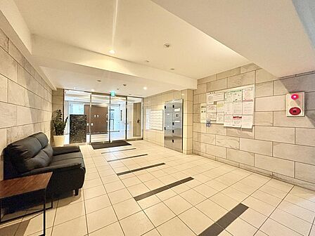 【Entrance hall】エントランスホール
