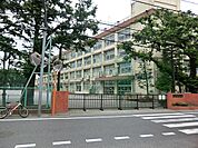 練馬区立大泉学園小学校まで約342m