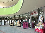 成城石井東京ドームラクーア店まで約327m