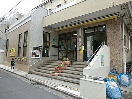 新宿区立早稲田南町保育園まで約552m