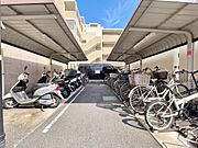 【街に溶け合う美しい景観をCG加工により空を晴天にしています】【Bicycle　Parking　area】駐輪場