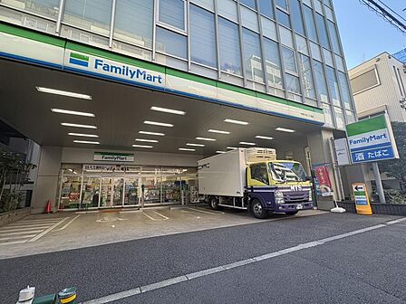 ファミリーマート 中野中央二丁目店まで約270m