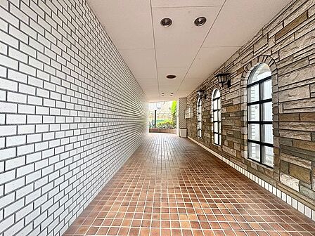 【Entrance hall】エントランスホール