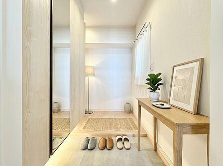【配置してある家具や小物はCGによるイメージです。】【Entrance】玄関