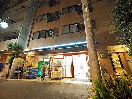 まいばすけっと新宿原町3丁目店まで約435m