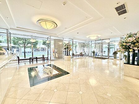 【Entrance hall】エントランスホール