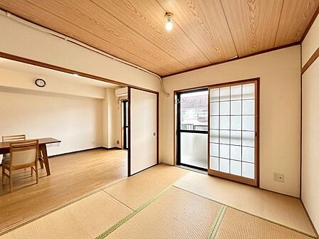 【Japanese-style room】和室