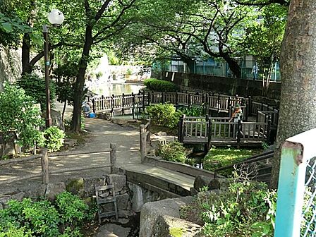 氷川つり堀公園まで約279m