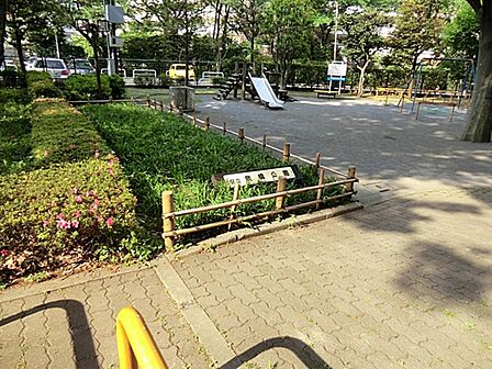 泉橋公園まで約137m