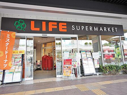 ライフココネリ練馬駅前店まで約686m