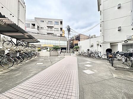 【Bicycle　Parking　area】駐輪場