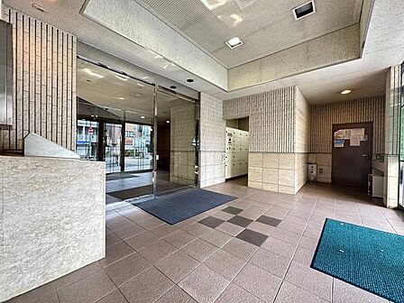 【Entrance hall】エントランスホール