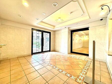 【Entrance hall】エントランスホール