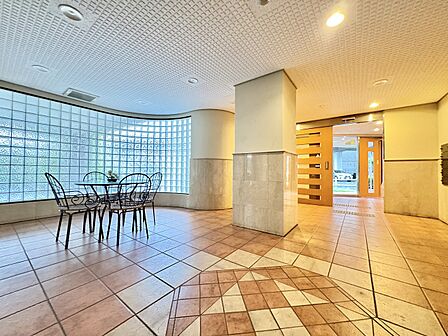 【Entrance hall】エントランスホール