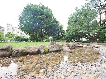 百人町ふれあい公園まで約1900m