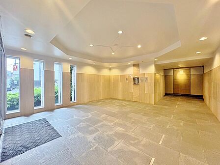 【Entrance hall】エントランスホール