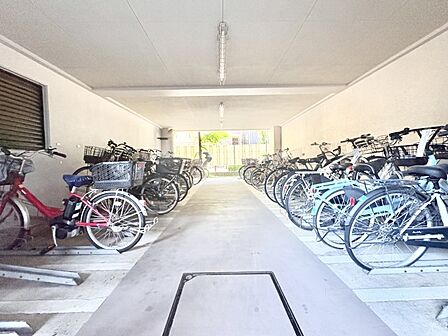 【Bicycle parking area】駐輪場