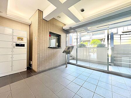 【Entrance hall】エントランスホール