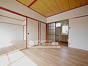 洋室二間とキッチン