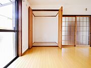 収納豊富で部屋の空間を使えます。