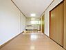 室内：10.5帖の広いリビング。模様替えが楽しくなりそう♪