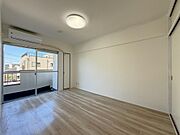 DK隣の6帖の洋室も西向きバルコニーに面した明るく眺望良好なお部屋です。