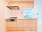 【外観】RC造19階建、重厚感あふれるタイル張りのマンションです。