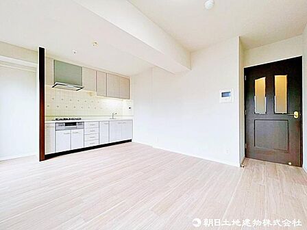 【リビング】家族が集うLDKは、リビング、ダイニング、キッチンが一つの空間になった間取り。